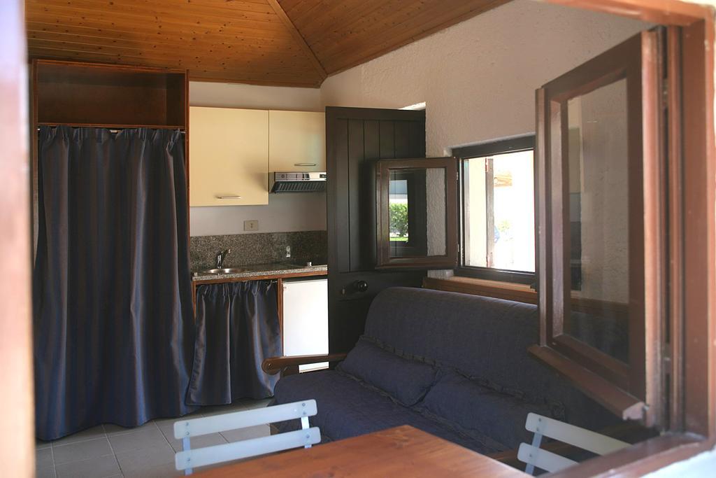 Iron Gate Marina3B Hotel Sarzana Room photo