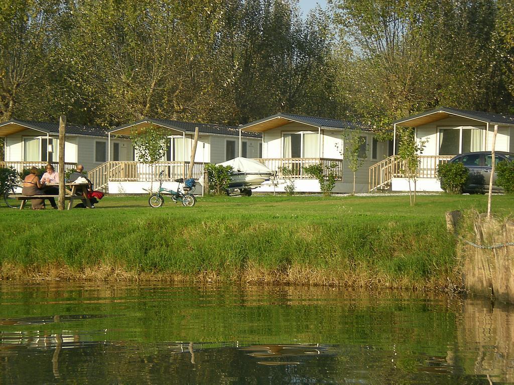Iron Gate Marina3B Hotel Sarzana Exterior photo