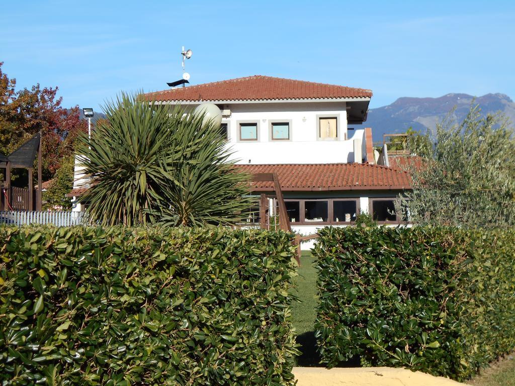 Iron Gate Marina3B Hotel Sarzana Exterior photo